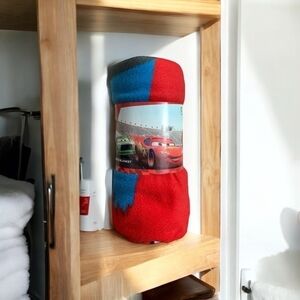 New PLUSH THROW BLANKET Red Blue DISNEY Pixar Cars 2 Fleece Blanket Travel Throw